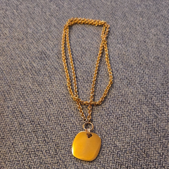 Jewelry - Elegant Gold Pendant Necklace